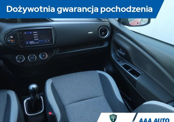 Toyota Yaris cena 55000 przebieg: 49858, rok produkcji 2020 z Drobin małe 106